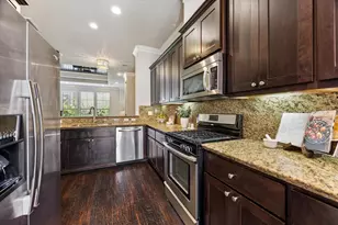1045 W 22nd St, Houston, TX 77008 - Photo 12