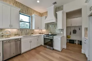 3521 Harvest Dance Dr, Houston, TX 77008 - Photo 10
