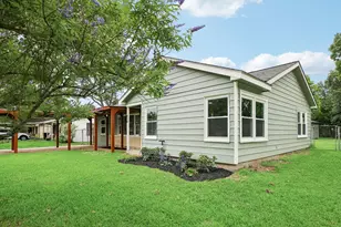 616 20th Ave N, Texas City, TX 77590 - Photo 2