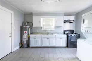 1509 J H Clouser St, Galveston, TX 77550 - Photo 10