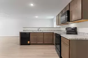 306 N Orange St, Sweeny, TX 77480 - Photo 10