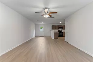 306 N Orange St, Sweeny, TX 77480 - Photo 2