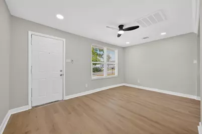 889 Chas Lane, Houston, TX 77091 - Photo 4