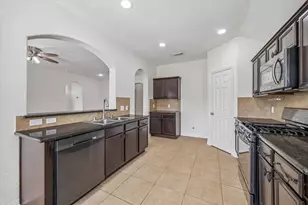 7315 Lyndhurst Village Ln, Spring, TX 77379 - Photo 8