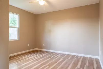 130 E Bernard Street, Clute, TX 77531 - Photo 10