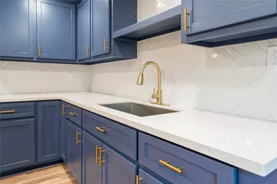 130 E Bernard Street, Clute, TX 77531 - Photo 12