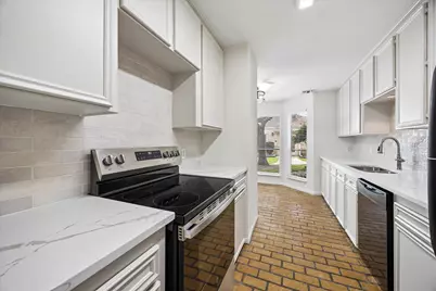 800 Country Place Drive #1102, Houston, TX 77079 - Photo 8