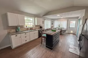 224 Maple Dr, Hitchcock, TX 77563 - Photo 6