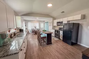 224 Maple Dr, Hitchcock, TX 77563 - Photo 4