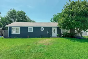 224 Maple Dr, Hitchcock, TX 77563 - Photo 1