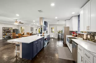 910 Brook Forest Ct, Conroe, TX 77385 - Photo 14