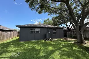 2613 7th Ave N, Texas City, TX 77590 - Photo 16