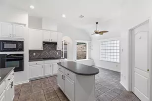 2426 Spellbrook Ct, League City, TX 77573 - Photo 22