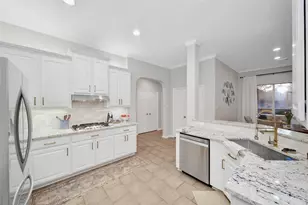 3907 Broad Thicket Ct, Sugar Land, TX 77498 - Photo 8