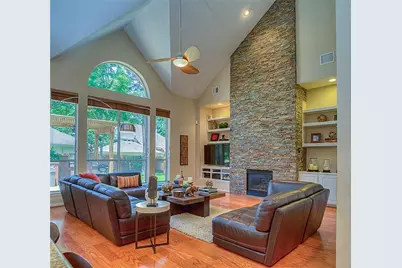 22 Villa Canyon Place, The Woodlands, TX 77382 - Photo 4