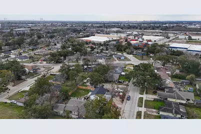 5931 Southmund Street, Houston, TX 77033 - Photo 32