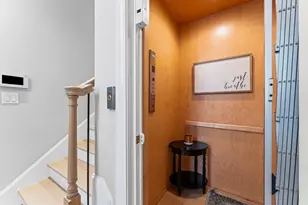 1308 Castle Ct, Houston, TX 77006 - Photo 8