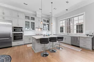 1308 Castle Ct, Houston, TX 77006 - Photo 2
