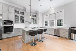 1308 Castle Ct, Houston, TX 77006 - Photo 2