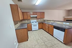 11015 Walkup Way, Houston, TX 77044 - Photo 6