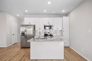 802 N Thompson St, Conroe, TX 77301 - Photo 6