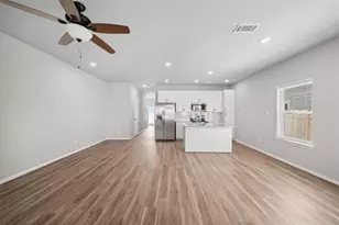 802 N Thompson St, Conroe, TX 77301 - Photo 10