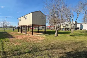 323 17th St, San Leon, TX 77539 - Photo 4