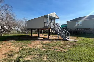 323 17th St, San Leon, TX 77539 - Photo 2