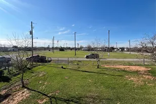 323 17th St, San Leon, TX 77539 - Photo 10