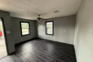 9045 Jutland Rd, Houston, TX 77033 - Photo 2