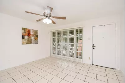 5542 Holly Street #207, Houston, TX 77081 - Photo 12