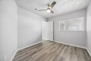 10143 Towne Mist Dr, Sugar Land, TX 77498 - Photo 14