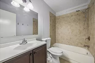 10143 Towne Mist Dr, Sugar Land, TX 77498 - Photo 16