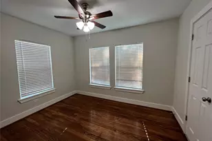624 E Magnolia St, Angleton, TX 77515 - Photo 8
