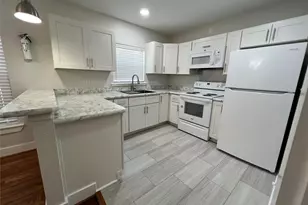624 E Magnolia St, Angleton, TX 77515 - Photo 6