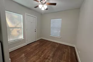 624 E Magnolia St, Angleton, TX 77515 - Photo 14