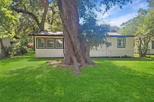 121 Wisteria St, Lake Jackson, TX 77566 - Photo 24