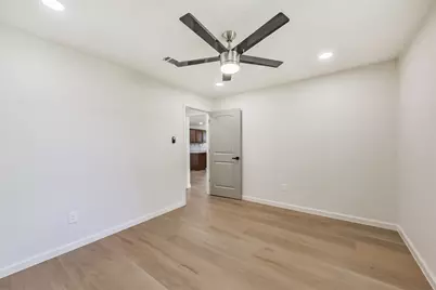 320 S Jamison Street, La Porte, TX 77571 - Photo 22