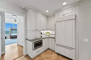 801 E Beach Dr, Galveston, TX 77550 - Photo 10