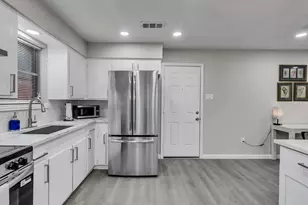 705 Littlewood St, Baytown, TX 77521 - Photo 6