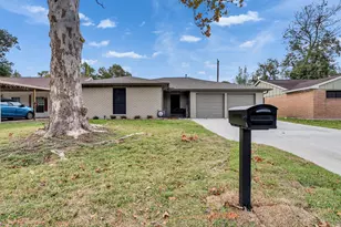 705 Littlewood St, Baytown, TX 77521 - Photo 4