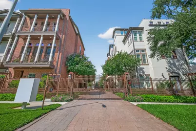 912 Lovett #B, Houston, TX 77006 - Photo 2