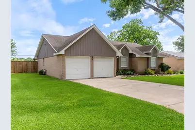 3925 Heatherglen Street, Bay City, TX 77414 - Photo 2