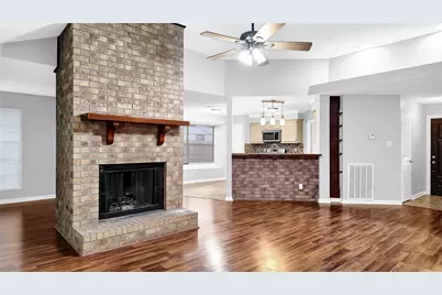 830 S 6th Street, La Porte, TX 77571 - Photo 10