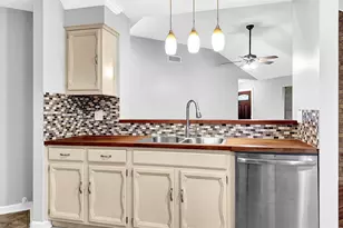 830 S 6th St, La Porte, TX 77571 - Photo 14