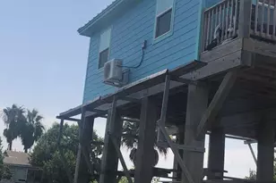 1021 N Sage Rd, Crystal Beach, TX 77650 - Photo 2