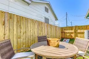 1602 40th St, Galveston, TX 77550 - Photo 28