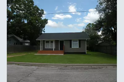 319 N Hunt Street N, Bellville, TX 77418 - Photo 2
