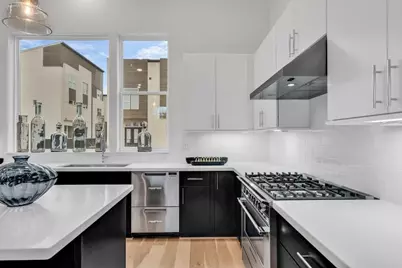 3 N Saint Charles Street #C, Houston, TX 77003 - Photo 4