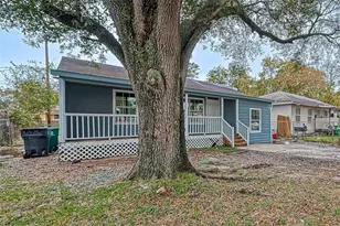 7028 St Augustine St, Houston, TX 77021 - Photo 2